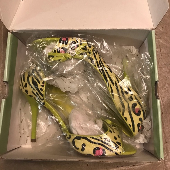 NWT. Sarah Jayne brand heels, size 8 - Picture 2 of 5